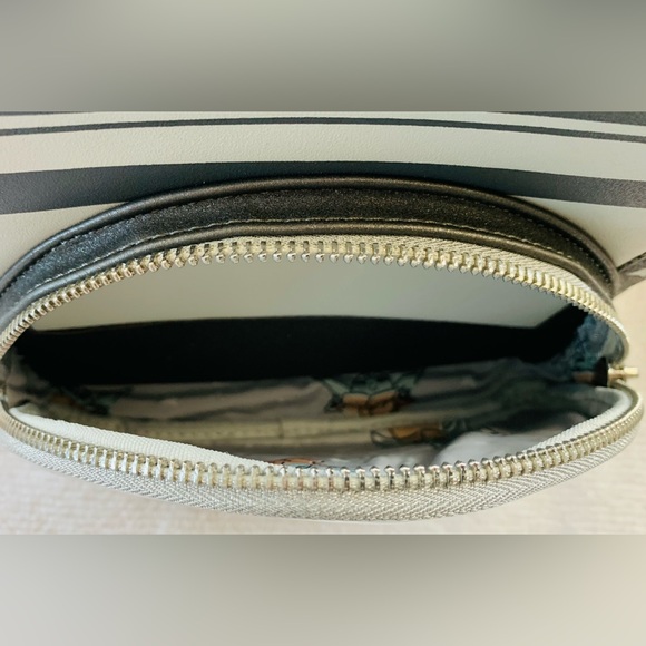 SALE - Loungefly Disney Parks Star Wars Grogu Mandalorian Glow In Dark Backpack - Picture 5 of 14